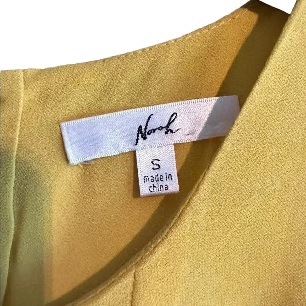 Gorgeous, yellow Sleeveless, a Chiffon top - Picture 2 of 5